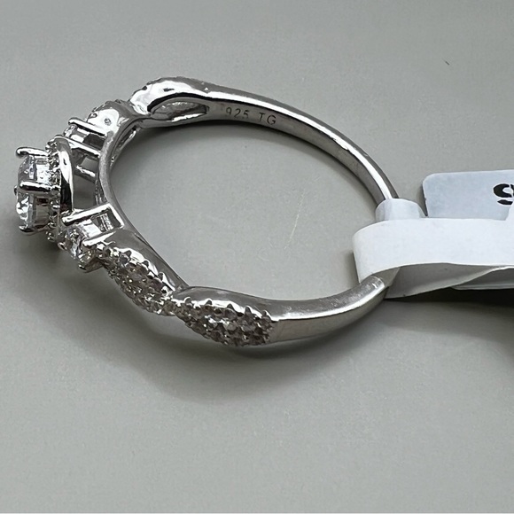 New Sterling Silver Iced CZ Cubic Zirconia Ring Size 8 - Picture 5 of 7